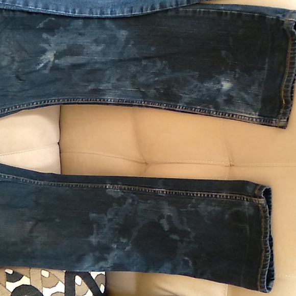 2 pairs of Levis - Picture 3 of 3